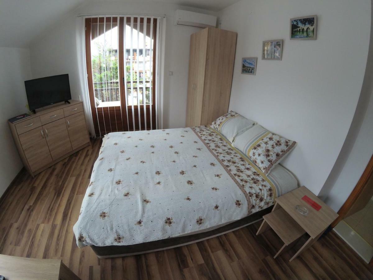 Apartment And Rooms Konak Višegrad Екстериор снимка
