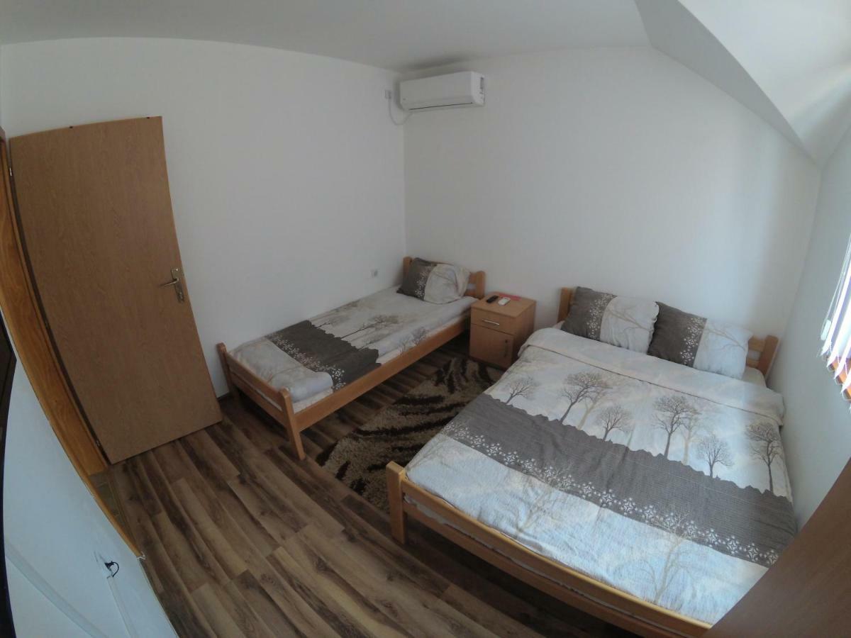 Apartment And Rooms Konak Višegrad Екстериор снимка