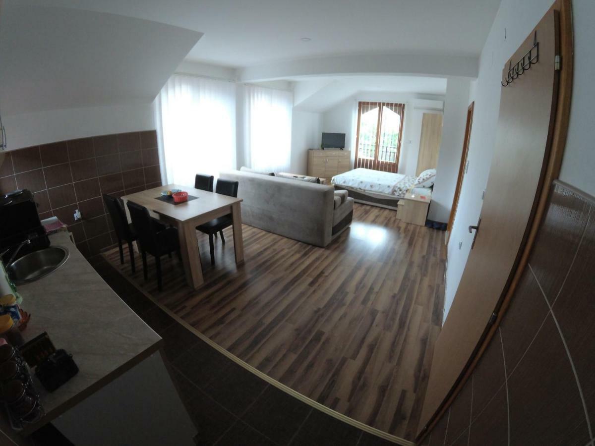 Apartment And Rooms Konak Višegrad Екстериор снимка
