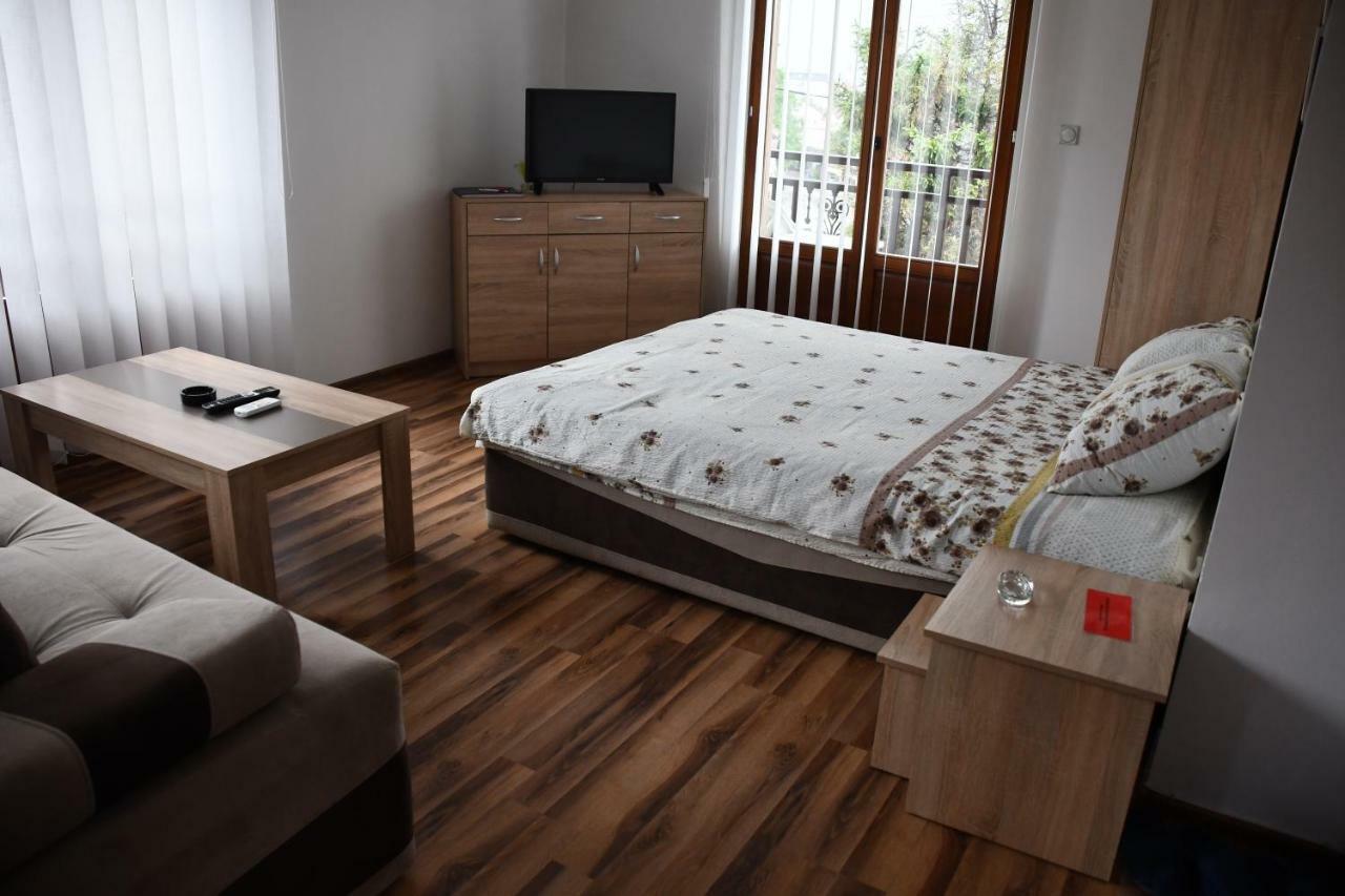 Apartment And Rooms Konak Višegrad Екстериор снимка